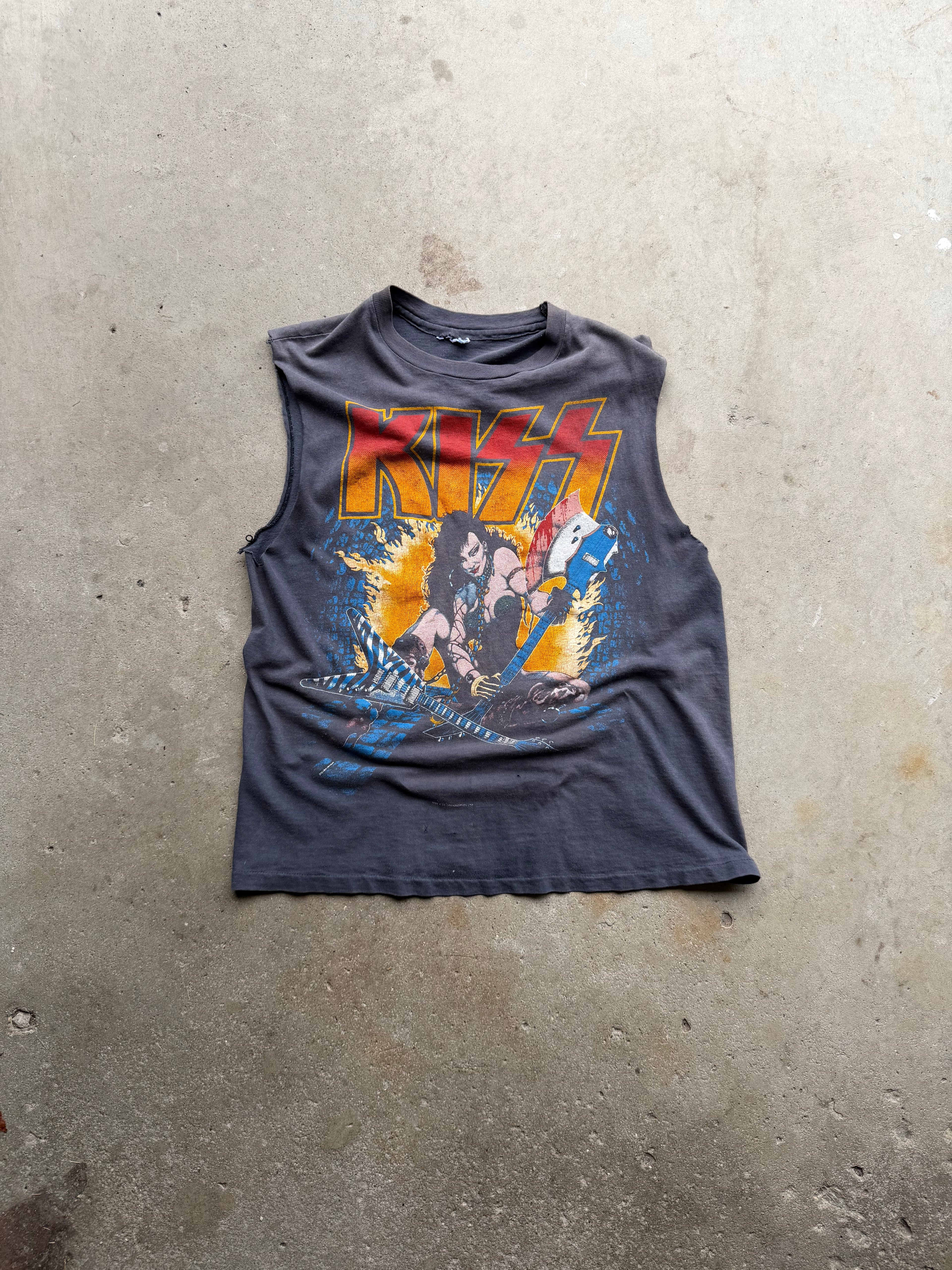 80s Faded Kiss Chopped Band Tee (SMALL)