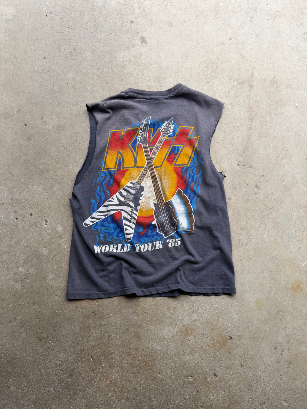 80s Faded Kiss Chopped Band Tee (SMALL)