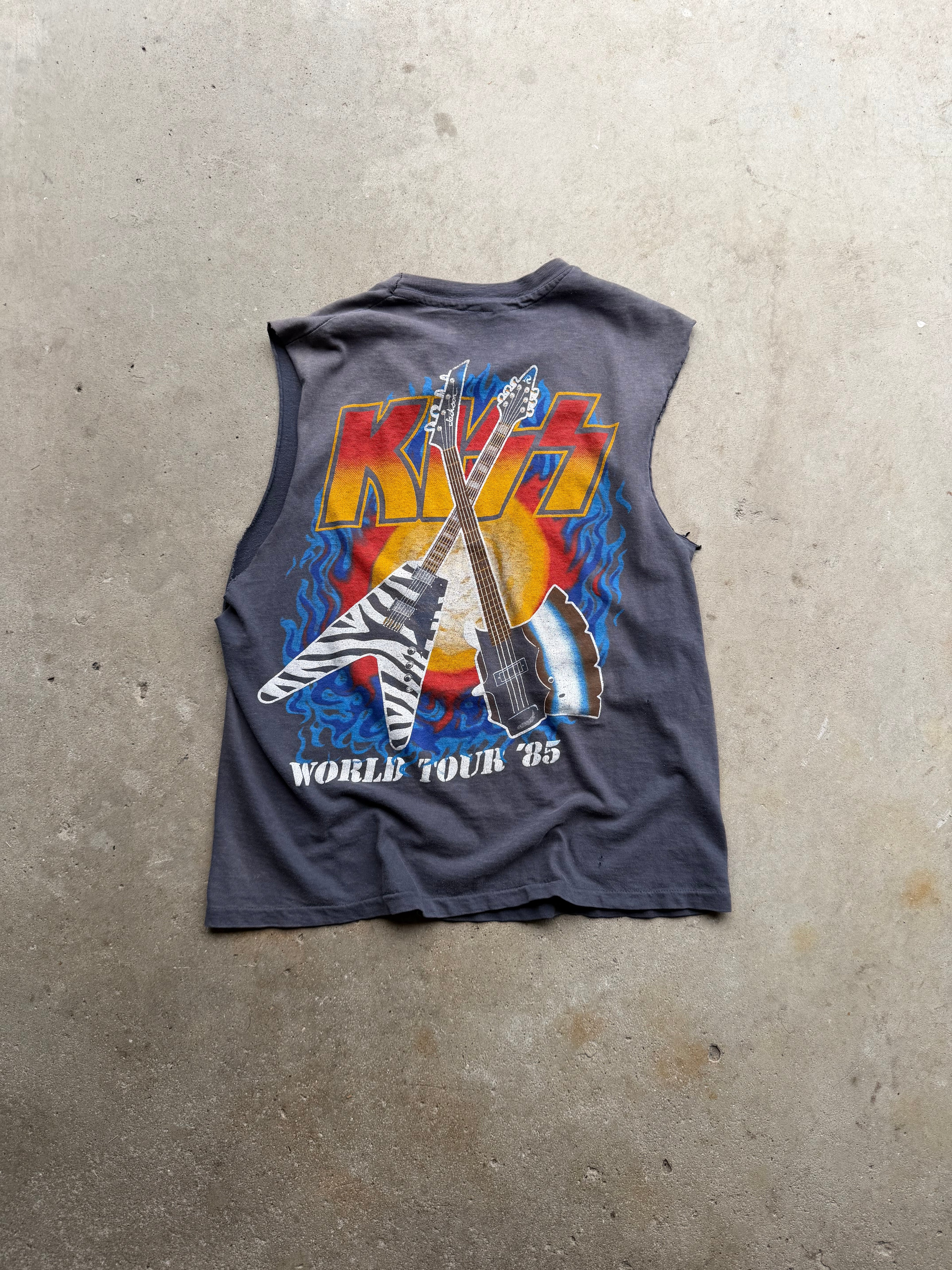 80s Faded Kiss Chopped Band Tee (SMALL)