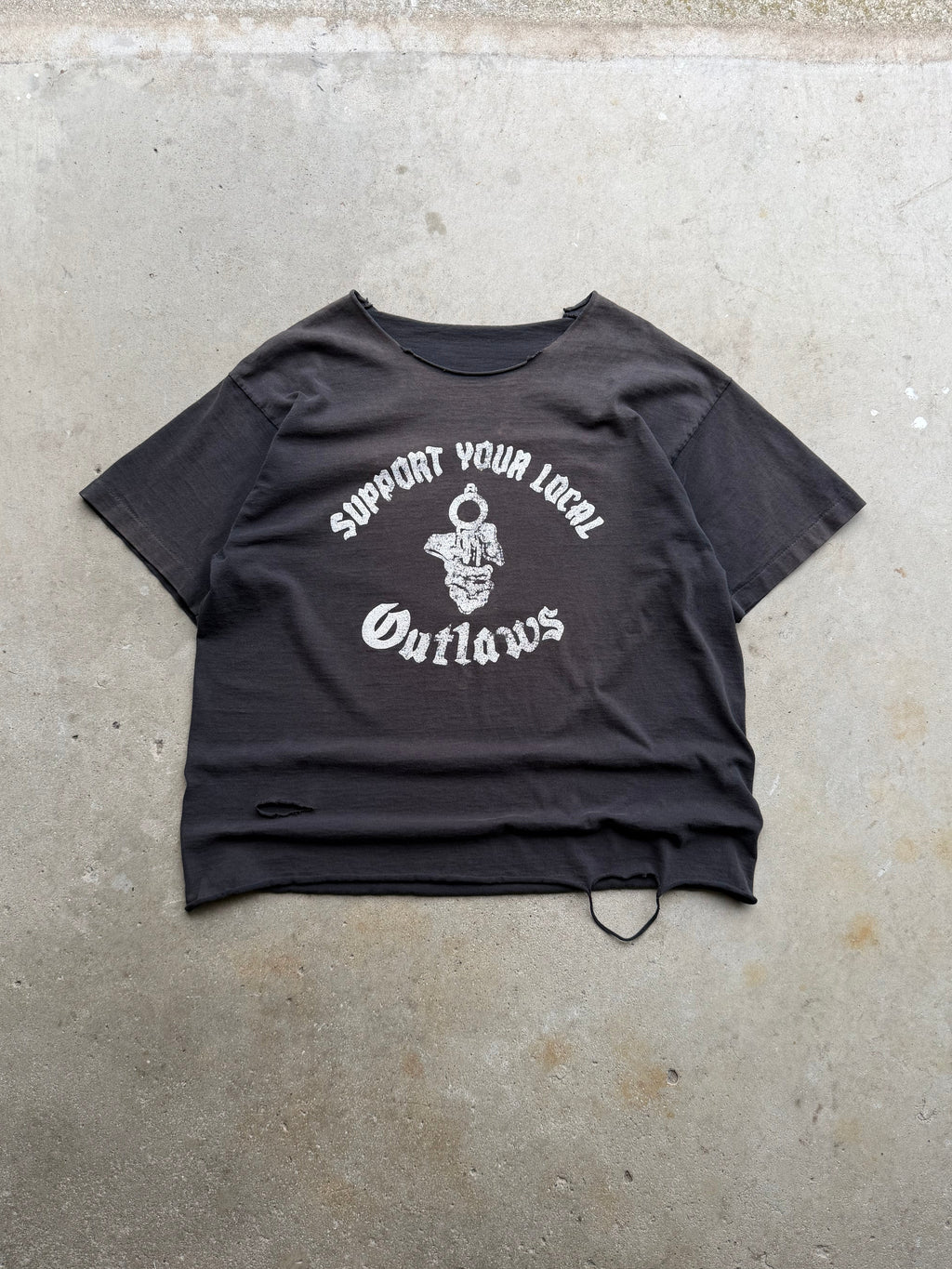 90s Support Your Local Outlaws Gun Tee (LARGE)